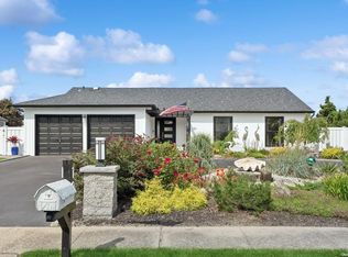 19 Shore Dr W, Copiague, NY 11726