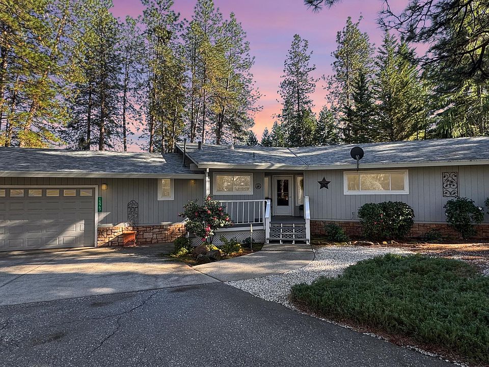 1st image of 15967 Fairway Glen Pl