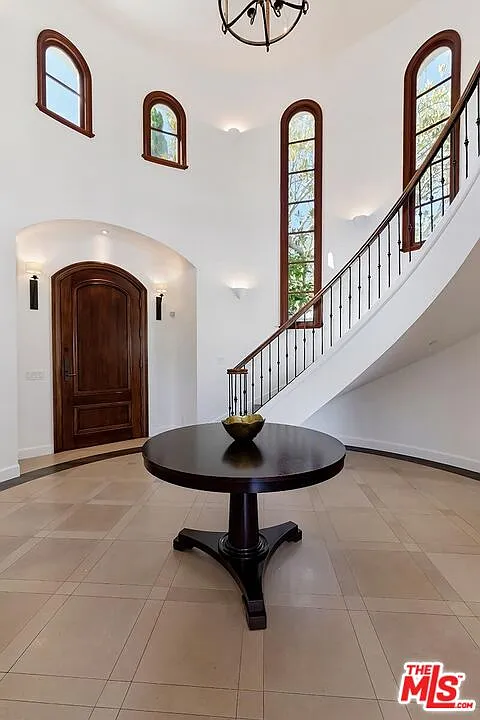 6 bed, 7.5 bath, 9040 sqft, $65,000 — Photo 4