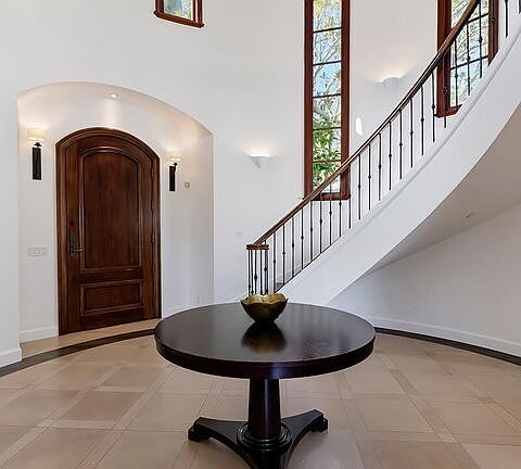 4th image of 2134 La Mesa Dr