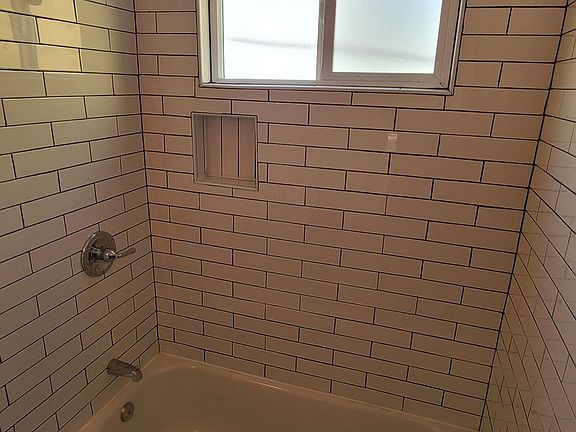 5th image of 442 S Alexandria Ave #6