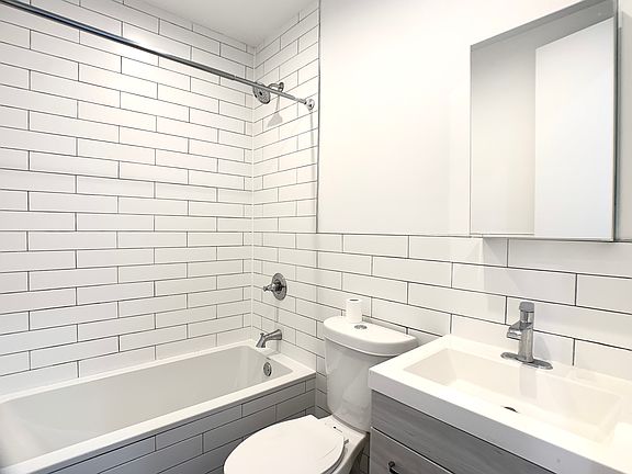 5th image of 231A Madison St Floor 2