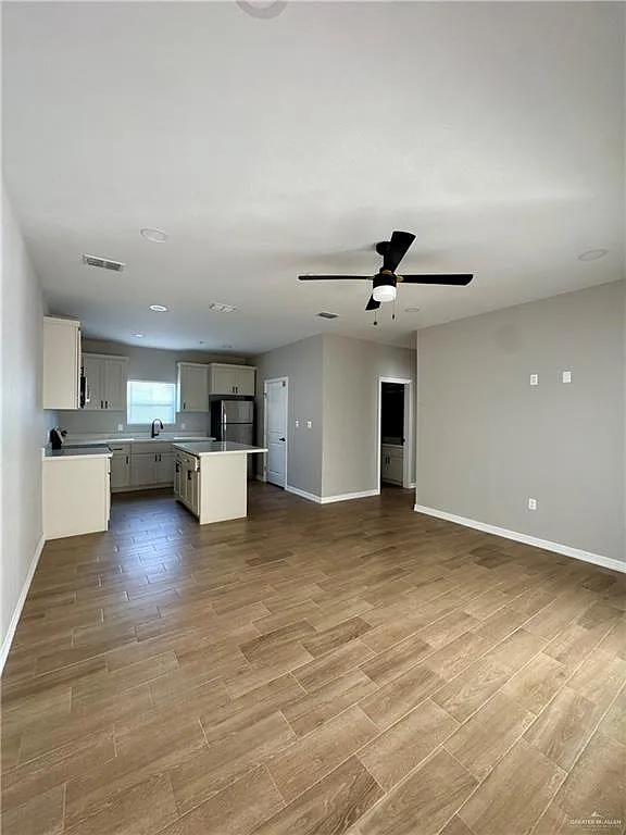 2 bed, 2.0 bath, 913 sqft, $1,150 — Photo 2