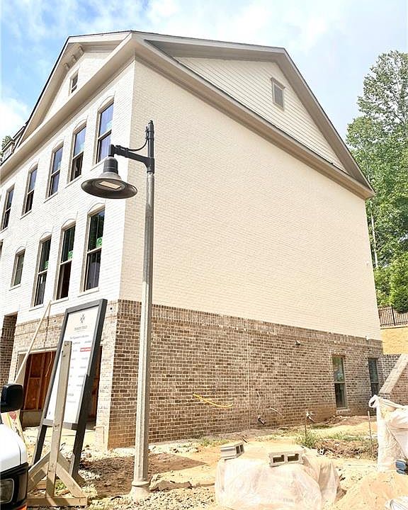 1st image of 409 Bishop Ln #18