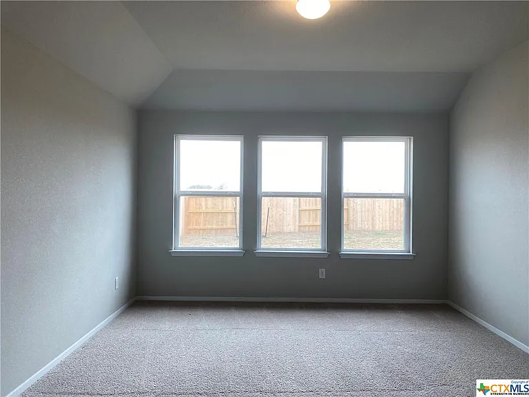 132 Lyndon Dr — Photo 36