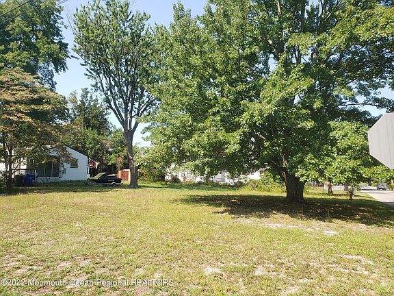 4th image of 746 Pine Dr