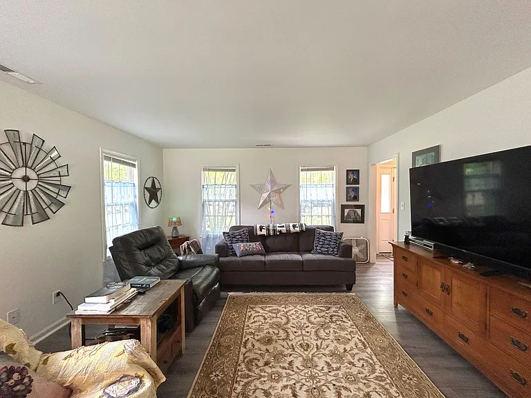 124 Empire Blvd — Photo 22