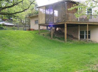 916 Pine Rd, Charleston, WV 25314