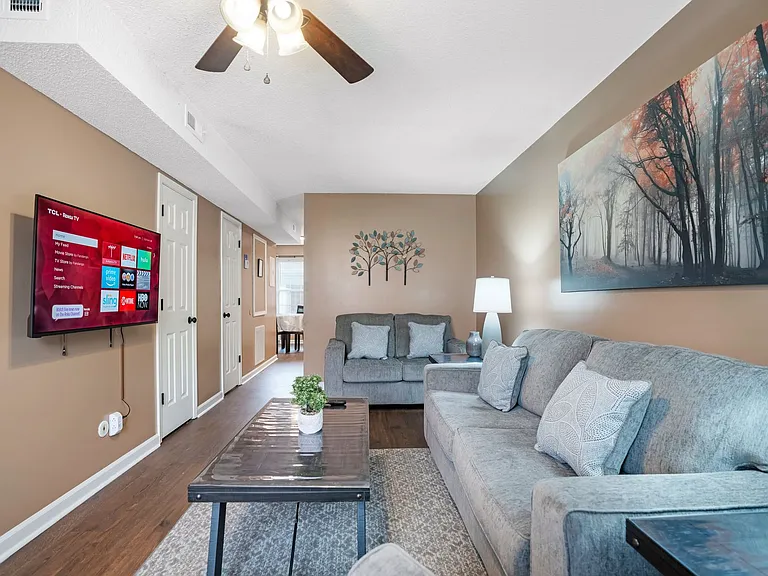 284 Raleigh Dr #F — Photo 1