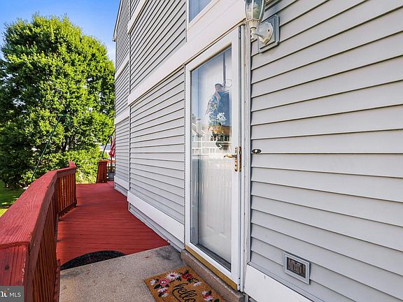 3rd image of 408 Kentmore Ter
