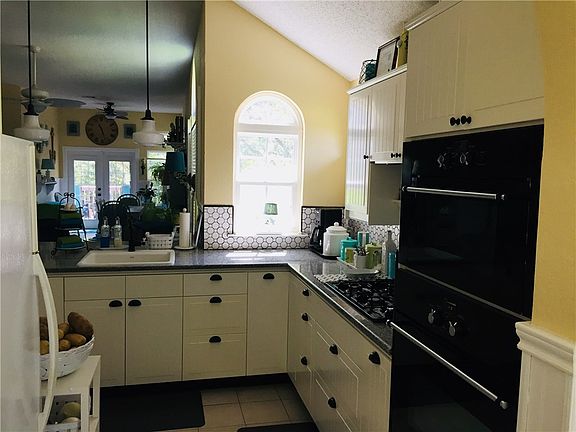 5th image of 2704 N Walker Dr
