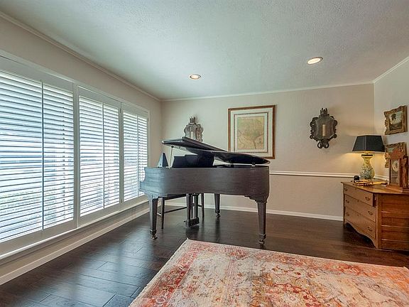2nd image of 9921 Vistadale Dr