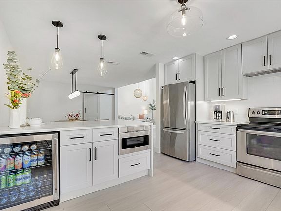 5th image of 8569 Casa Del Lago