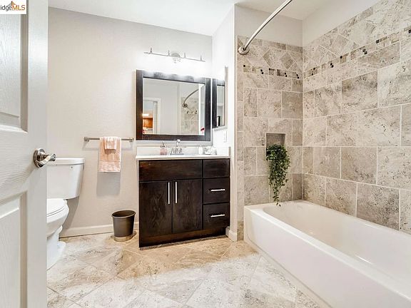 3rd image of 555 10th St APT 405