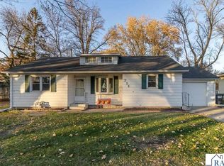 711 E Blue Earth St, Lake Crystal, MN 56055