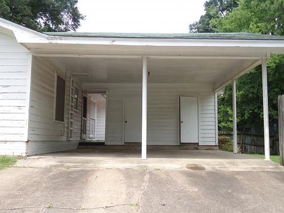 3rd image of 417 Esther Blvd