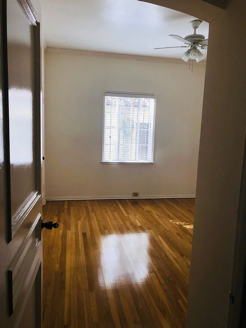 Lindbrook Apartments — Photo 3