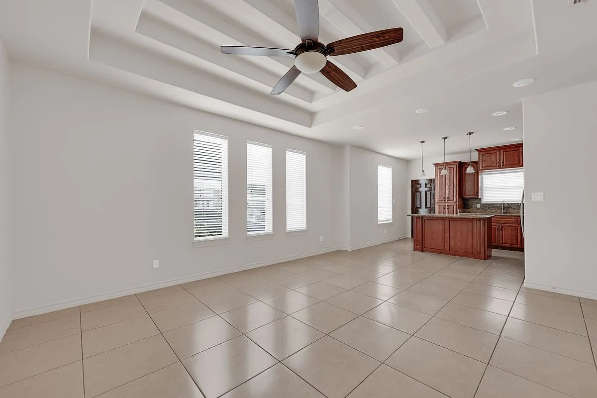 2 bed, 2.0 bath, 983 sqft, $1,100 — Photo 3