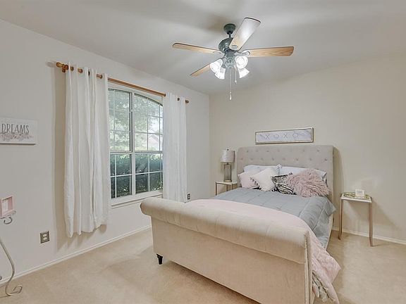 3rd image of 1415 Cowtown Dr
