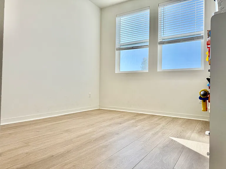 1102 Epic — Photo 12