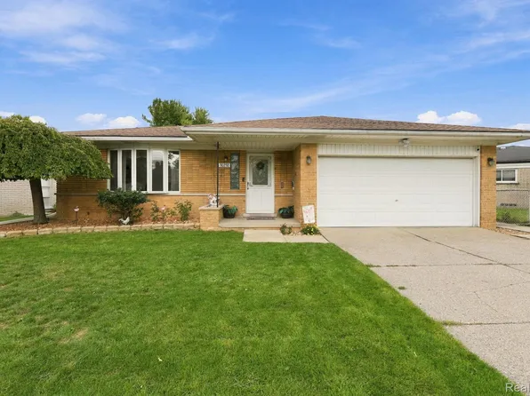 30238 Newport Dr, Warren, MI 48088