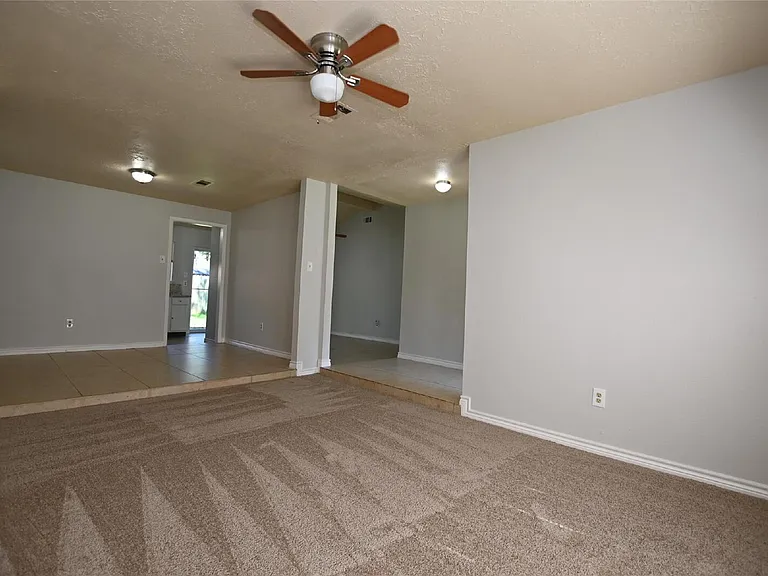 4615 Fitzwater Dr — Photo 8
