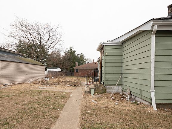 5th image of 179 Grant St