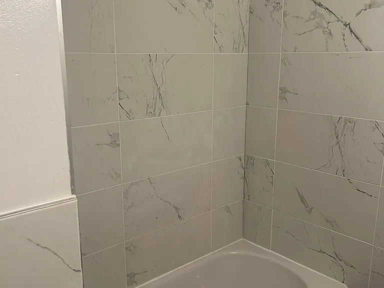 Country Club Apartments — Photo 15