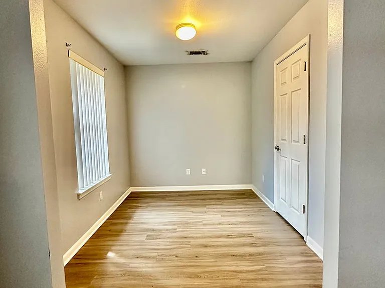 3108 Flanders Dr — Photo 3