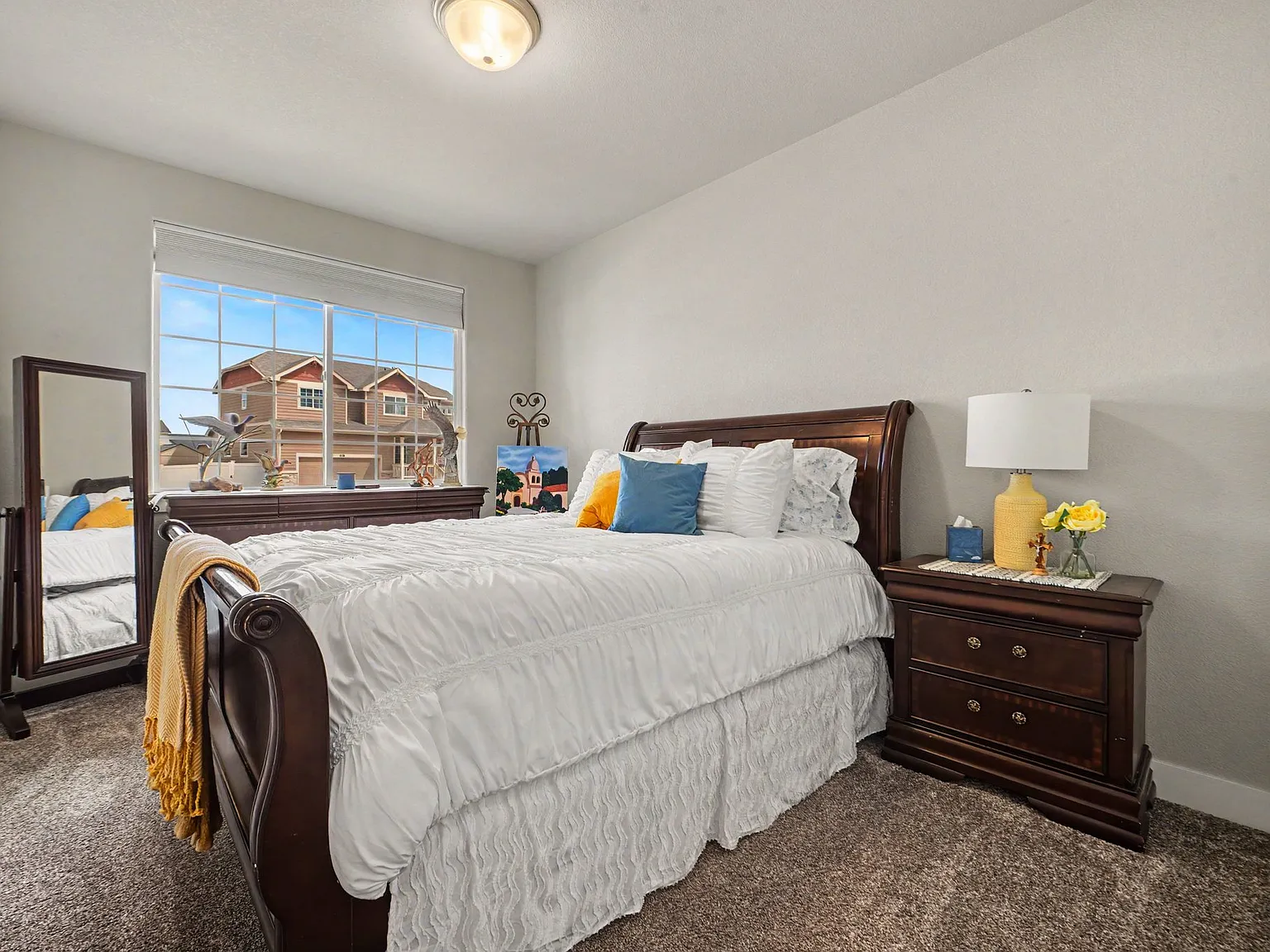 5 bed, 3.5 bath, 3683 sqft, $3,500 — Photo 3