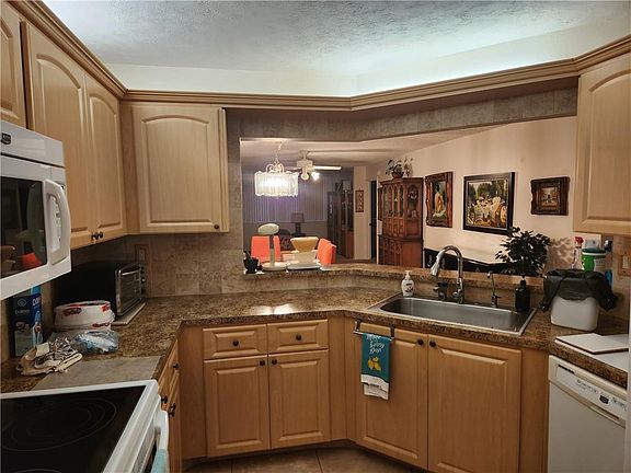 3rd image of 2521 NW 104th Avenue #205