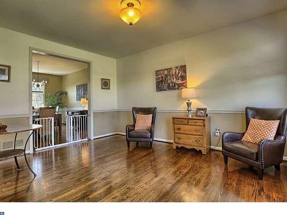 4th image of 297 Baker Dr