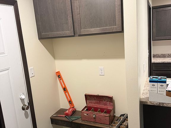 4th image of 2421 Iowa St