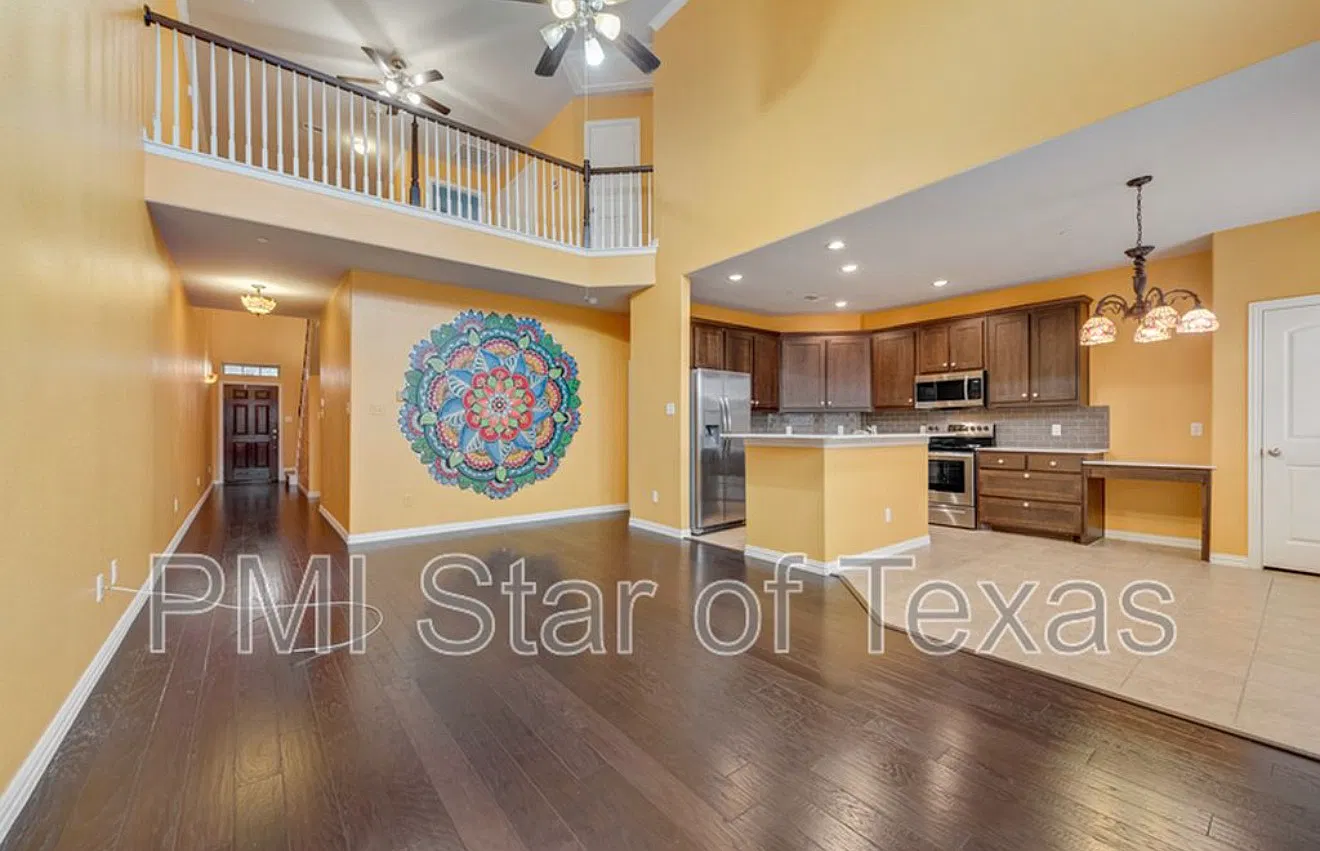 3 bed, 1999 sqft, $2,700 — Photo 4