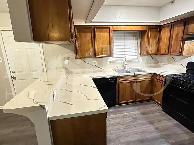 18742 Glen Briar Ln — Photo 4