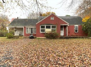 3 Hansson St, Waterford, CT 06385