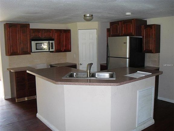 2nd image of 145 SW Argentina Dr