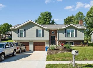 807 E Summit St, Smithville, MO 64089