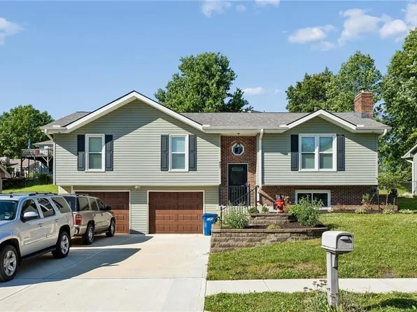807 E Summit St, Smithville, MO 64089
