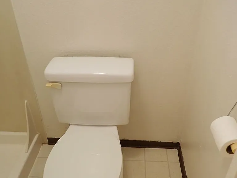 6412 Lake Grove St SW — Photo 3