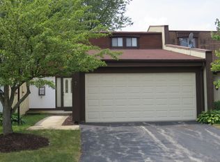 7 Deercrest Sq, Indian Head Park, IL 60525