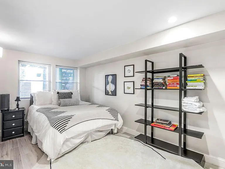 318 Todd Pl NE — Photo 32