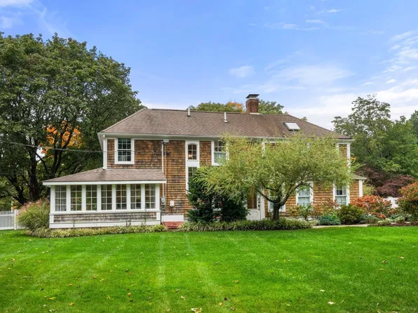 18 Holly Berry Trl, Norwell, MA 02061