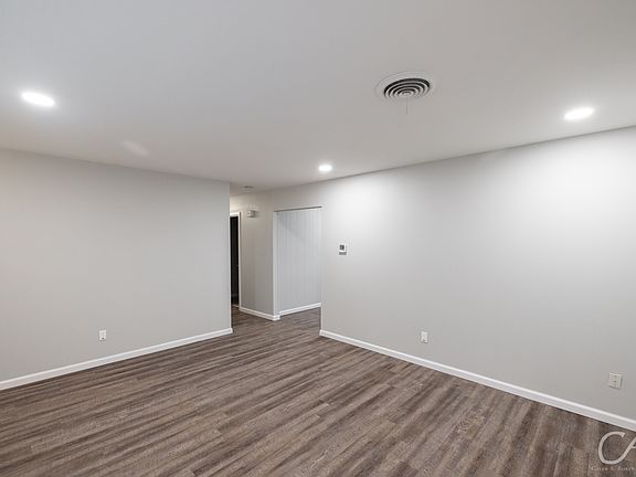 5th image of 2534 S Elmwood Dr