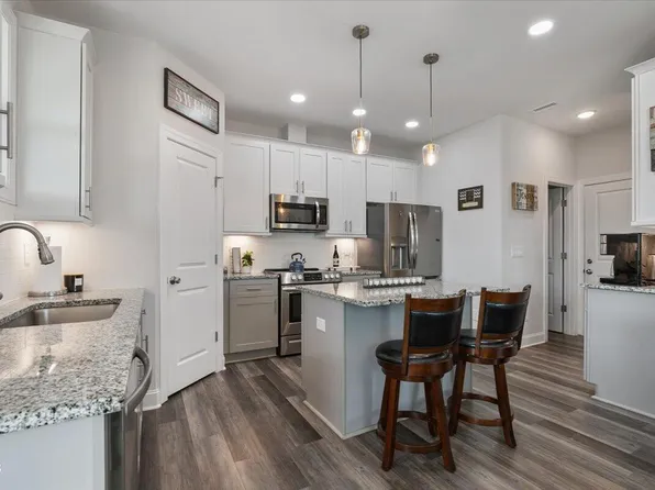 5202 Goshawk Ln, Graham, NC 27253