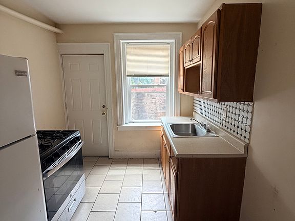 4th image of 289 Norton St APT A3