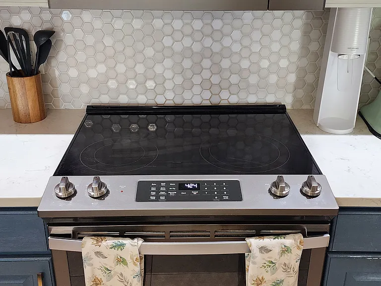 New GE appliances - Microwave, Range, Oven w/Air Fryer