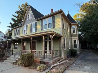 16 W Center St, Nazareth, PA 18064