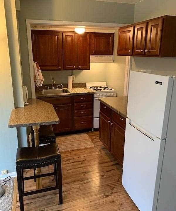 2nd image of 400 Park Pl APT 2J