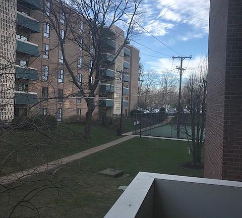 5th image of 6135 Leesburg Pike APT 201